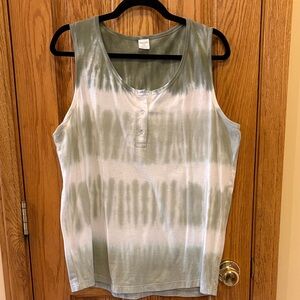 Olive Tie-Dye Sleeveless Henley Top NWOT